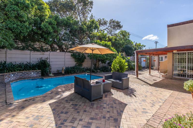 5 Bedroom Property for Sale in Meadowridge Western Cape